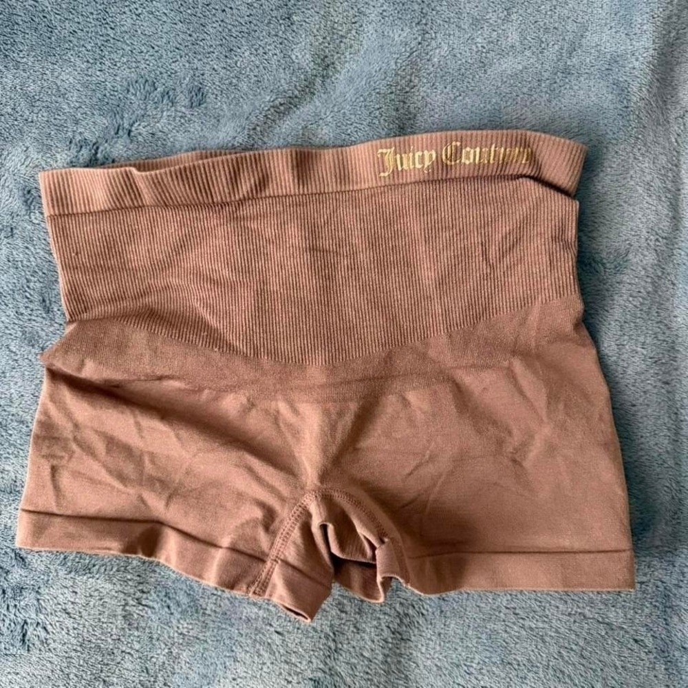Juicy Couture shorts Size M